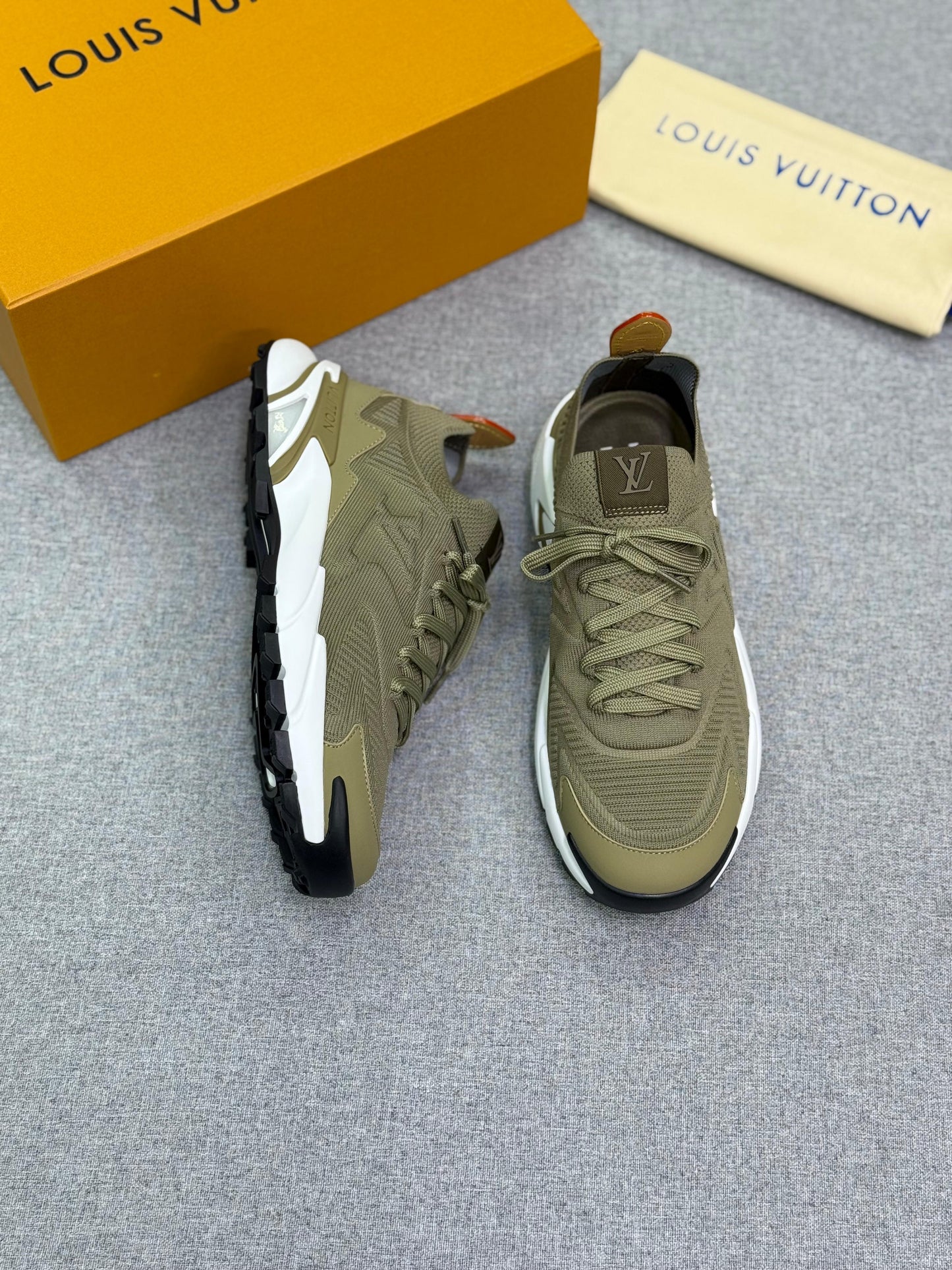 LV Runner Tatic Sneaker