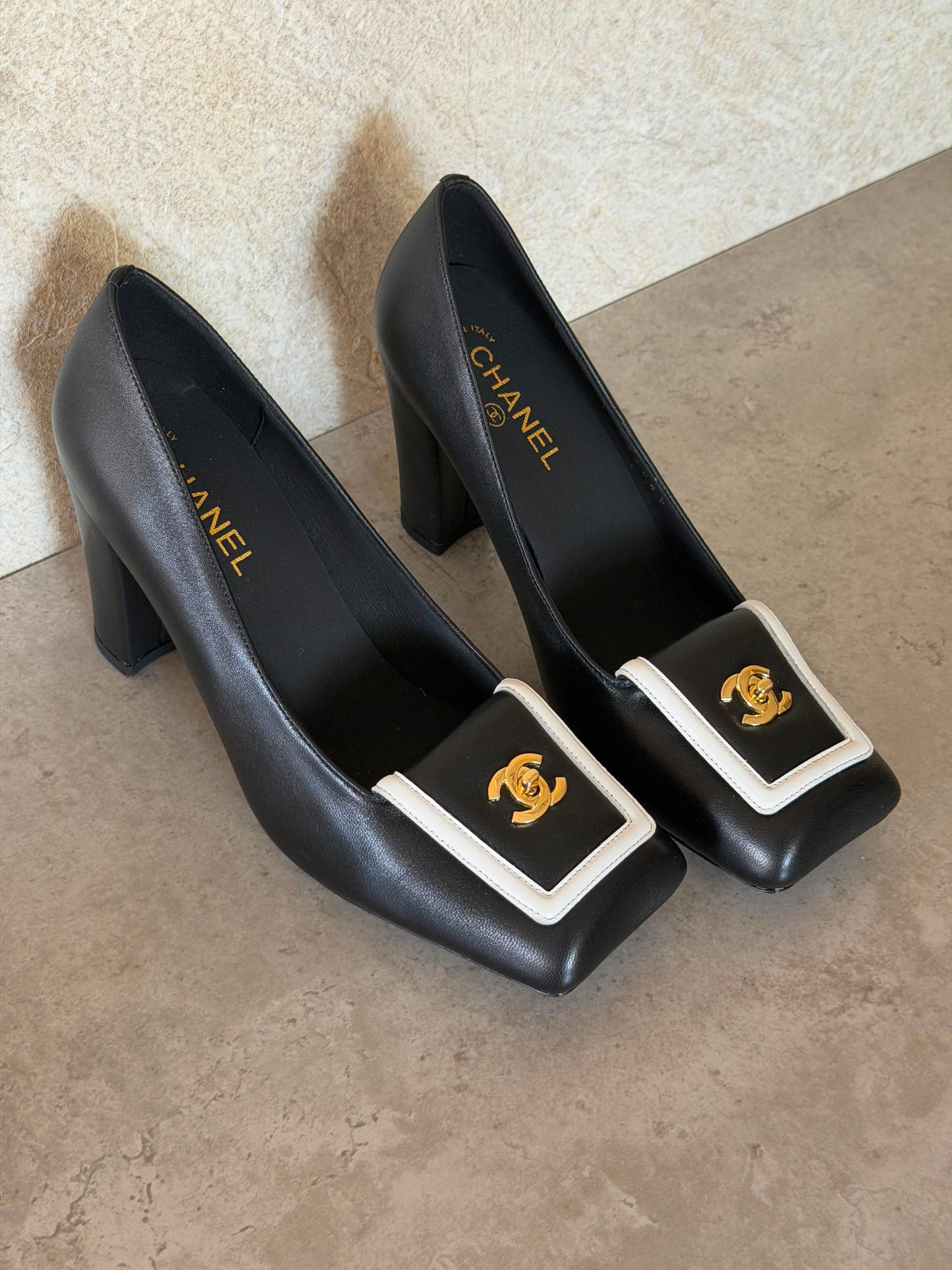 CHANEL Pumps