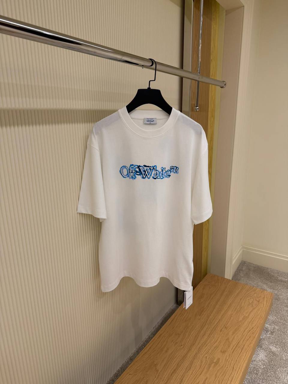 Off-white Cloudy Arrow Skate Logo T-Shirt