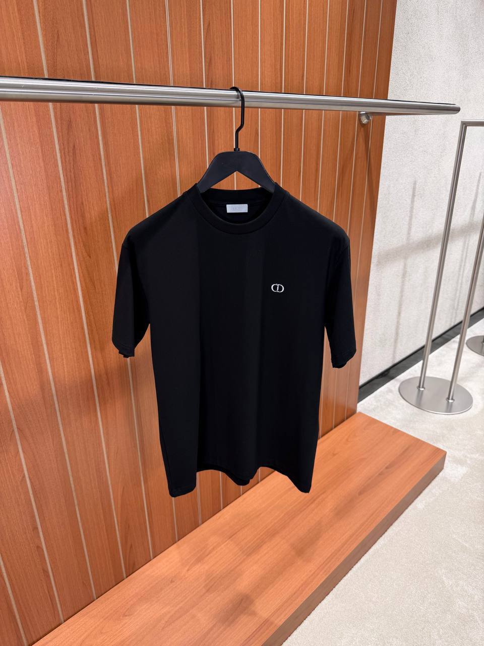 CD Icon T-Shirt Fitted Silhouette