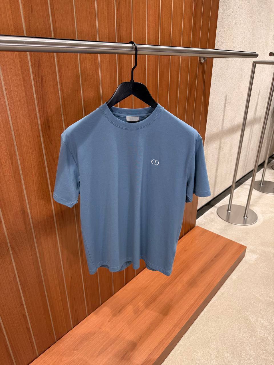 CD Icon T-Shirt Fitted Silhouette