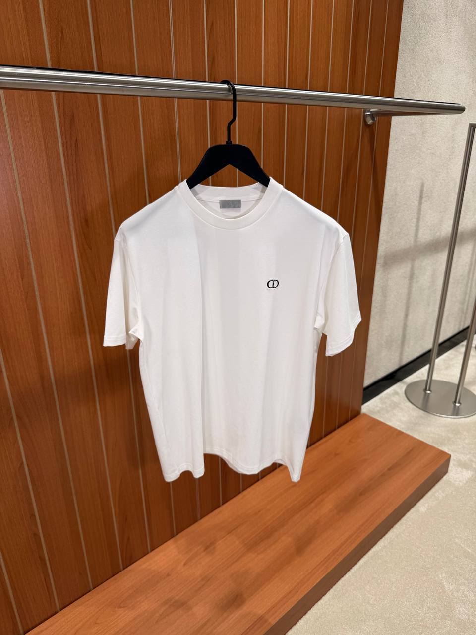 CD Icon T-Shirt Fitted Silhouette