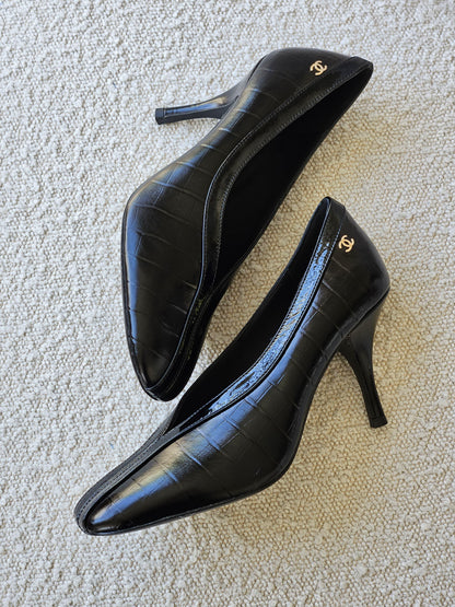 CHANEL Pumps in Crocodile Embossed Calfskin & Patent Calfskin