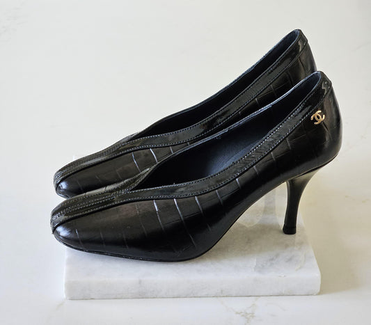 CHANEL Pumps in Crocodile Embossed Calfskin & Patent Calfskin