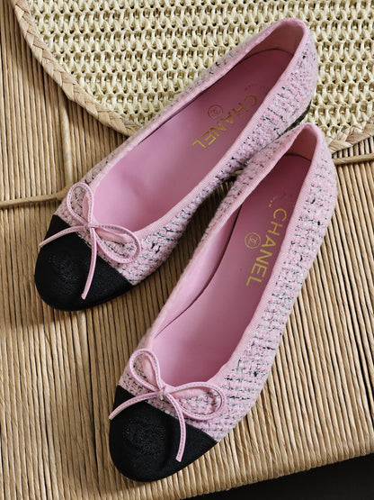 CHANEL Ballerinas in Tweed & Grosgrain