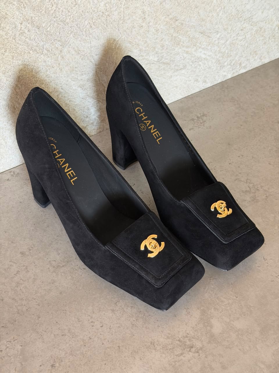 CHANEL Pumps