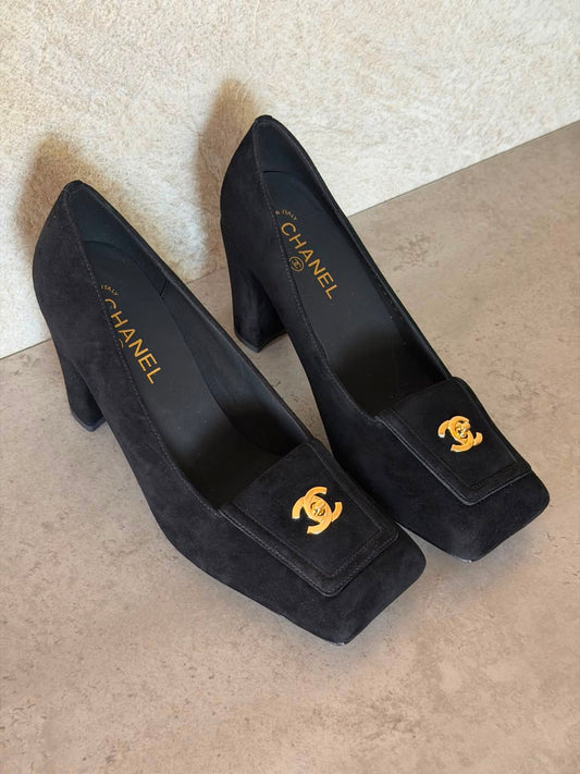 CHANEL Pumps