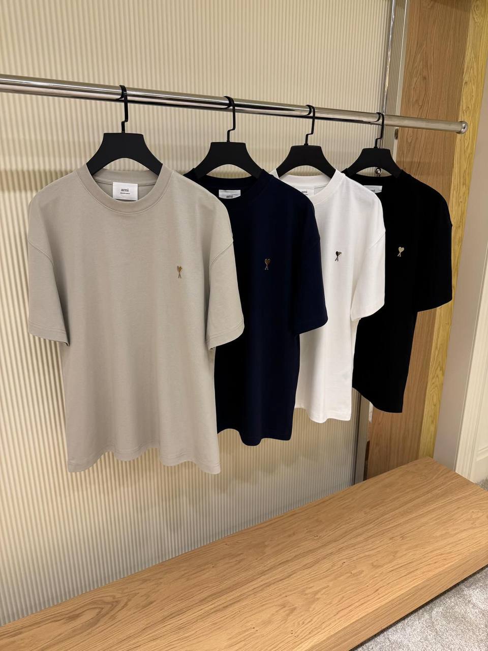 Ami Small Heart Metal Logo T-Shirt