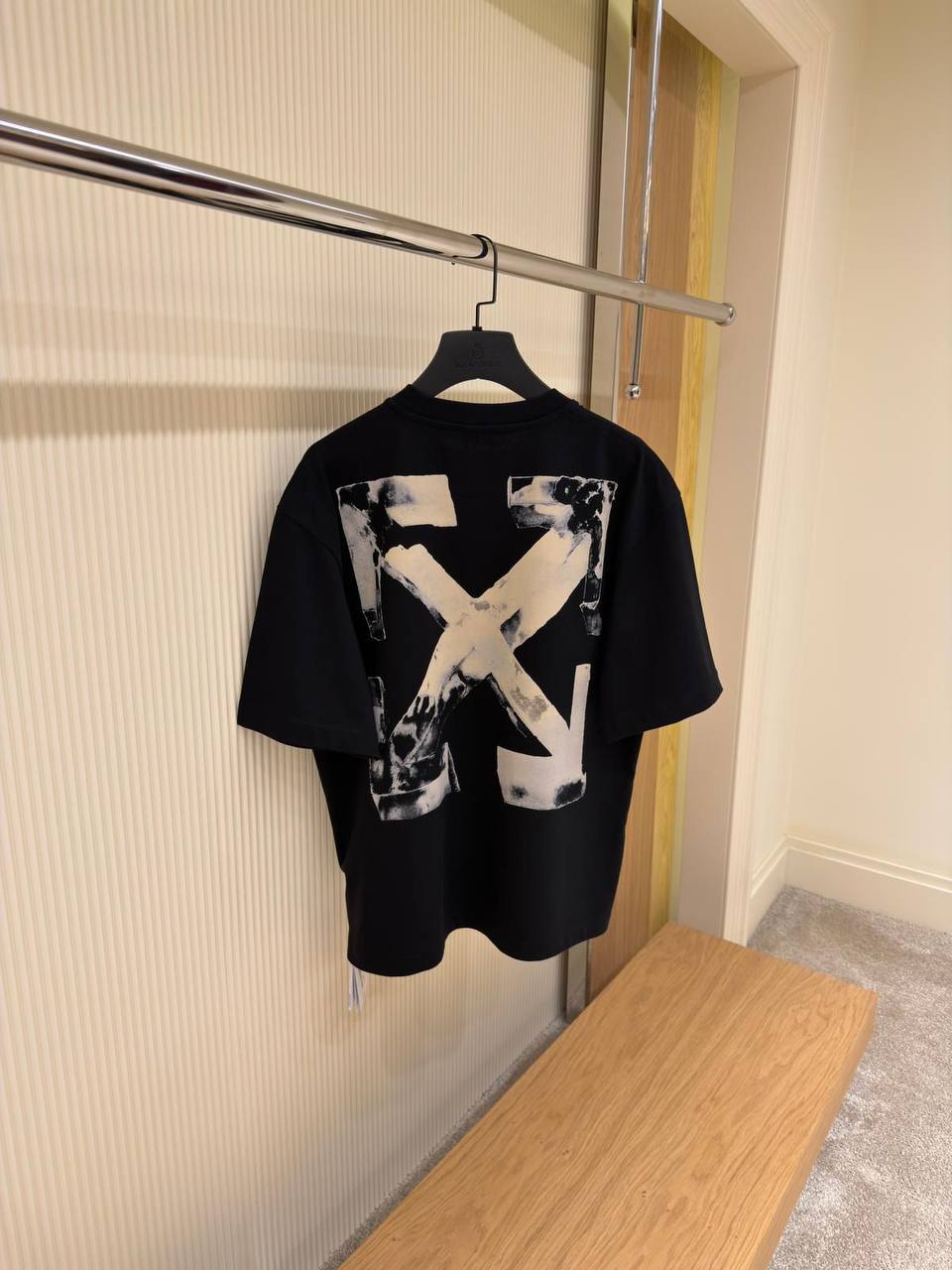 Off-white Cloudy Arrow Skate Logo T-Shirt