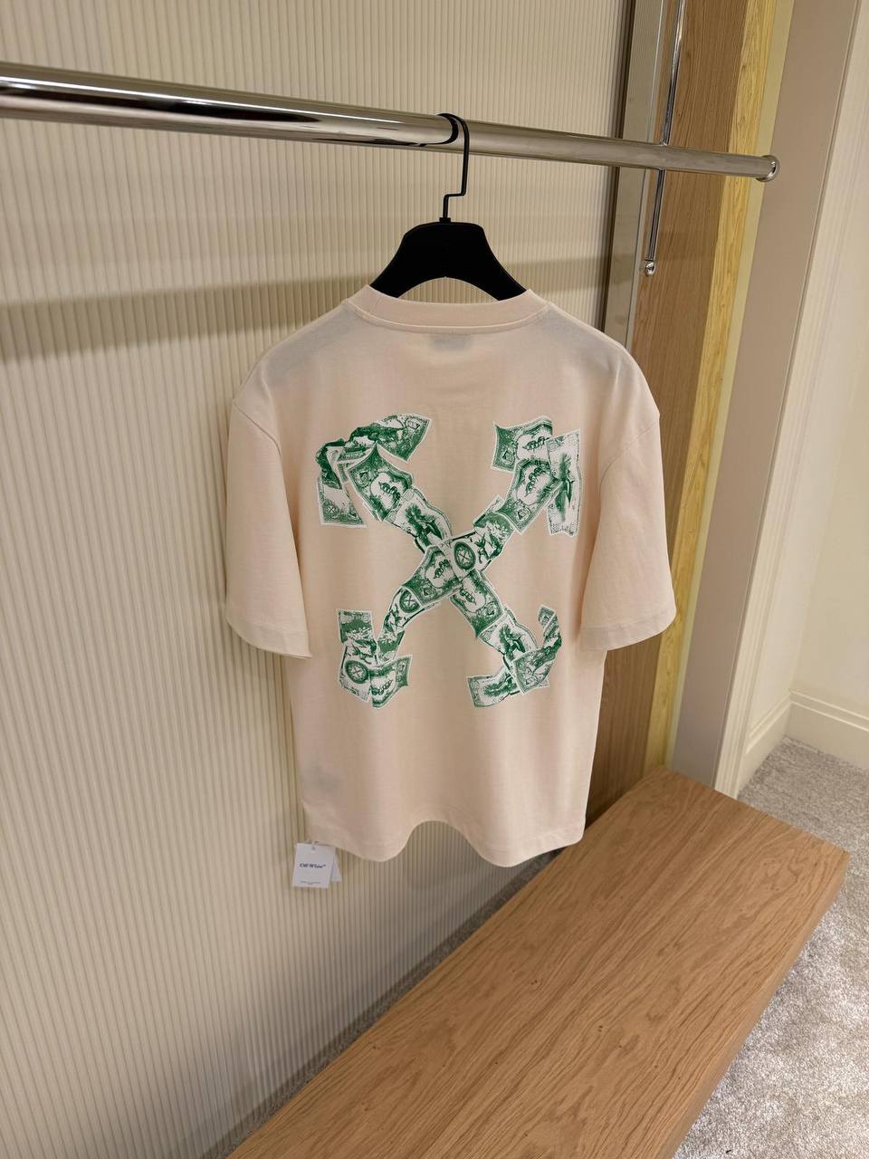 Off-white Cash Arrow Skate T-shirt